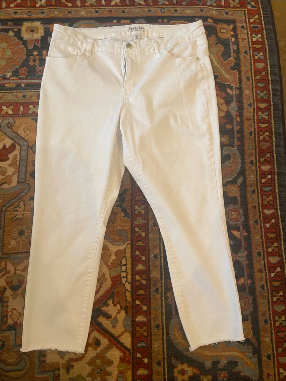 Ava & Viv White Cropped Ankle Jeans